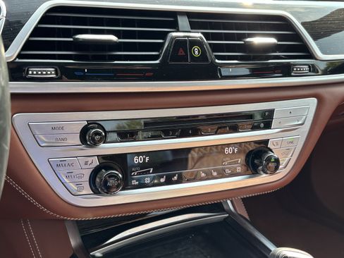 Used 2020 BMW 750i xDrive w/ Executive Package AWD/4WD image 29