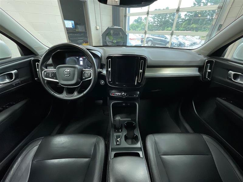 Used 2021 Volvo XC40 T4 Momentum FWD image 22