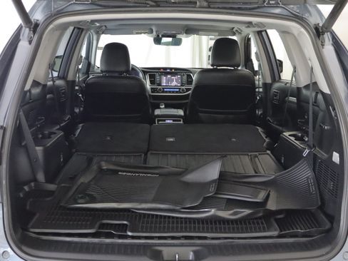 Used 2019 Toyota Highlander XLE AWD/4WD image 26