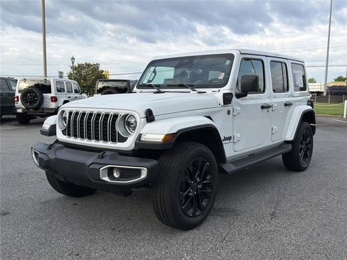 Used 2025 Jeep Wrangler Unlimited Sahara AWD/4WD image 2