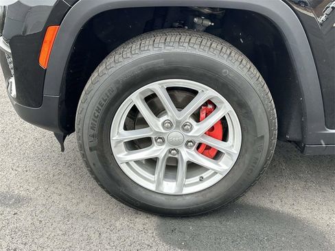 Used 2023 Jeep Grand Cherokee Laredo w/ Luxury Tech Group I image 27