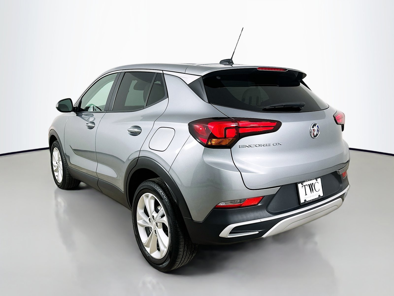 Used 2023 Buick Encore GX Preferred w/ Cold Weather Comfort Package FWD image 7