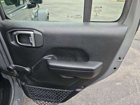 Used 2018 Jeep Wrangler Unlimited Sport AWD/4WD image 17