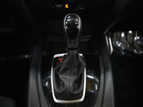 Used 2020 Nissan Rogue S AWD/4WD image 18