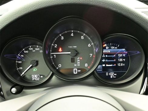 Used 2025 Porsche Macan image 11