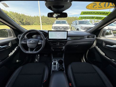 Used 2025 Ford Escape ST-Line w/ Tech Pack #1 FWD image 11
