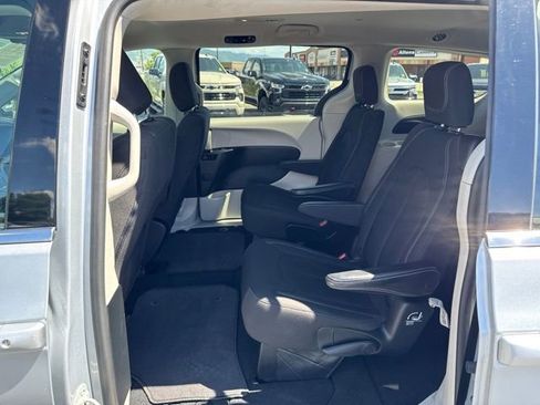 Used 2023 Chrysler Voyager LX FWD image 14