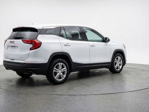 Used 2024 GMC Terrain SLE image 9