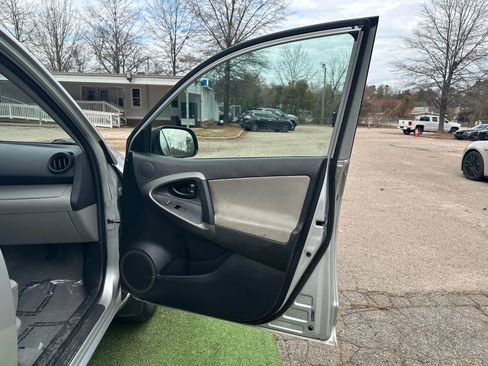 Used 2011 Toyota RAV4 4WD w/ Base L4 Extra Value Pkg image 19