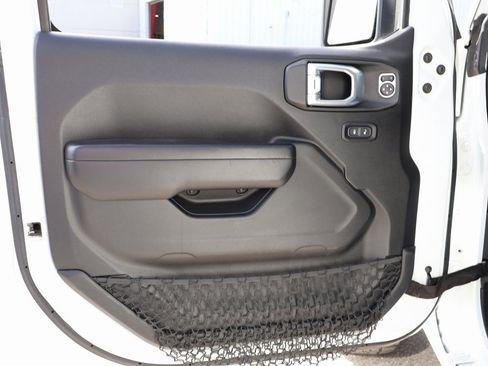 Used 2021 Jeep Gladiator Sport image 21