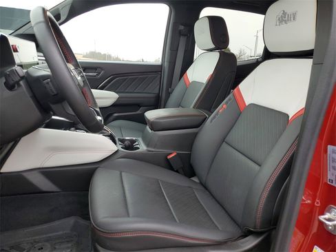 Used 2024 GMC Canyon AT4X w/ AT4X AEV Edition image 16