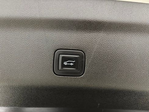Used 2025 Chevrolet Suburban High Country AWD/4WD image 38