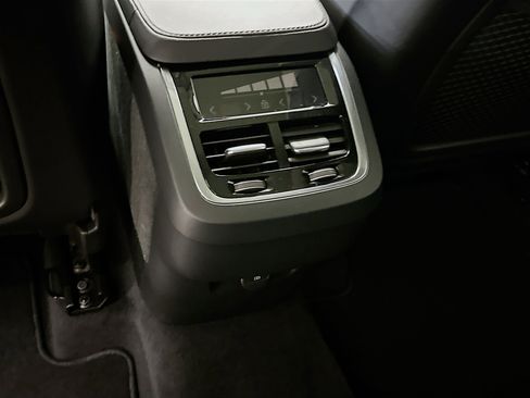 Used 2025 Volvo XC90 B5 Core image 29