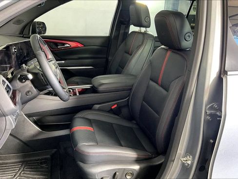 Used 2024 Chevrolet Traverse RS FWD image 32