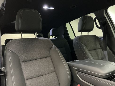 Certified 2025 Chevrolet Traverse LT w/ Driver Confidence Package FWD image 31