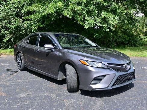 Used 2018 Toyota Camry SE w/ Moonroof Package FWD image 20