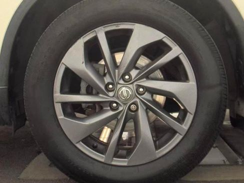 Used 2016 Nissan Rogue SL w/ SL Premium Package FWD image 9