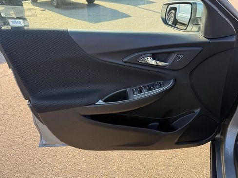 Used 2025 Chevrolet Malibu RS image 18