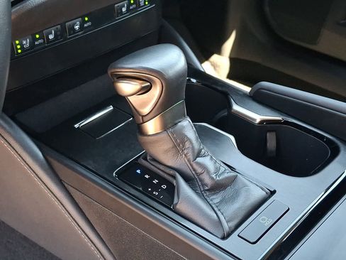 Used 2024 Lexus ES 350 w/ Premium Package FWD image 17