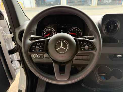 Used 2024 Mercedes-Benz Sprinter 2500 image 15