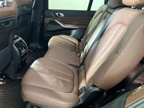 Used 2022 BMW X7 xDrive40i w/ M Sport Package image 25