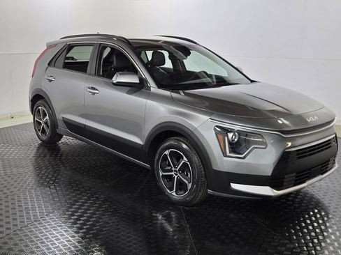 Used 2023 Kia Niro EX image 1