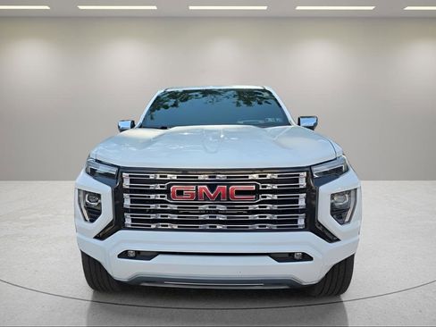 Used 2023 GMC Canyon Denali image 2