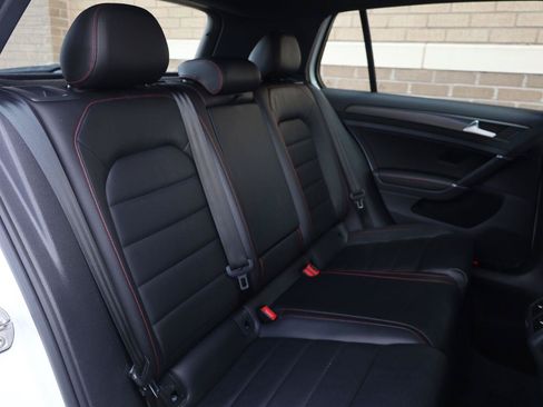 Used 2018 Volkswagen Golf 4-Door FWD image 25