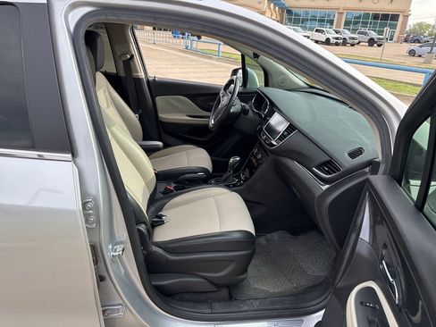 Used 2021 Buick Encore Preferred w/ Safety Package image 15