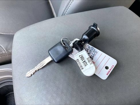 Used 2019 Nissan Frontier SL RWD image 11