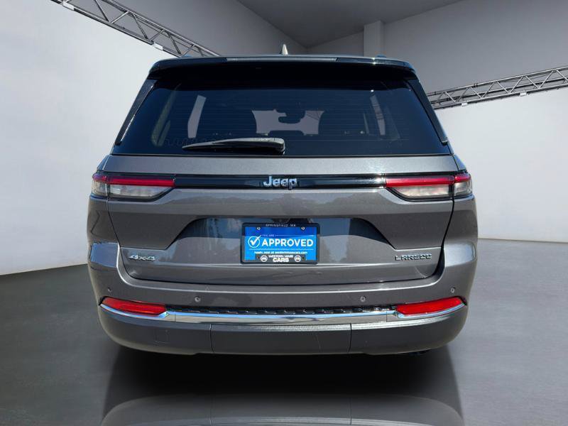 Used 2023 Jeep Grand Cherokee Laredo AWD/4WD image 6