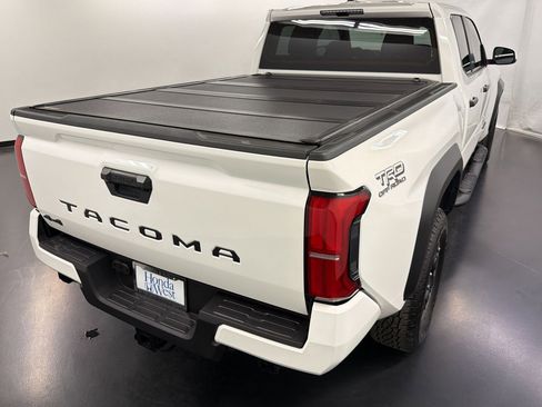 Used 2025 Toyota Tacoma TRD Off-Road image 9