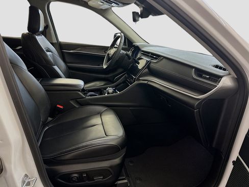 Used 2023 Jeep Grand Cherokee Limited image 34