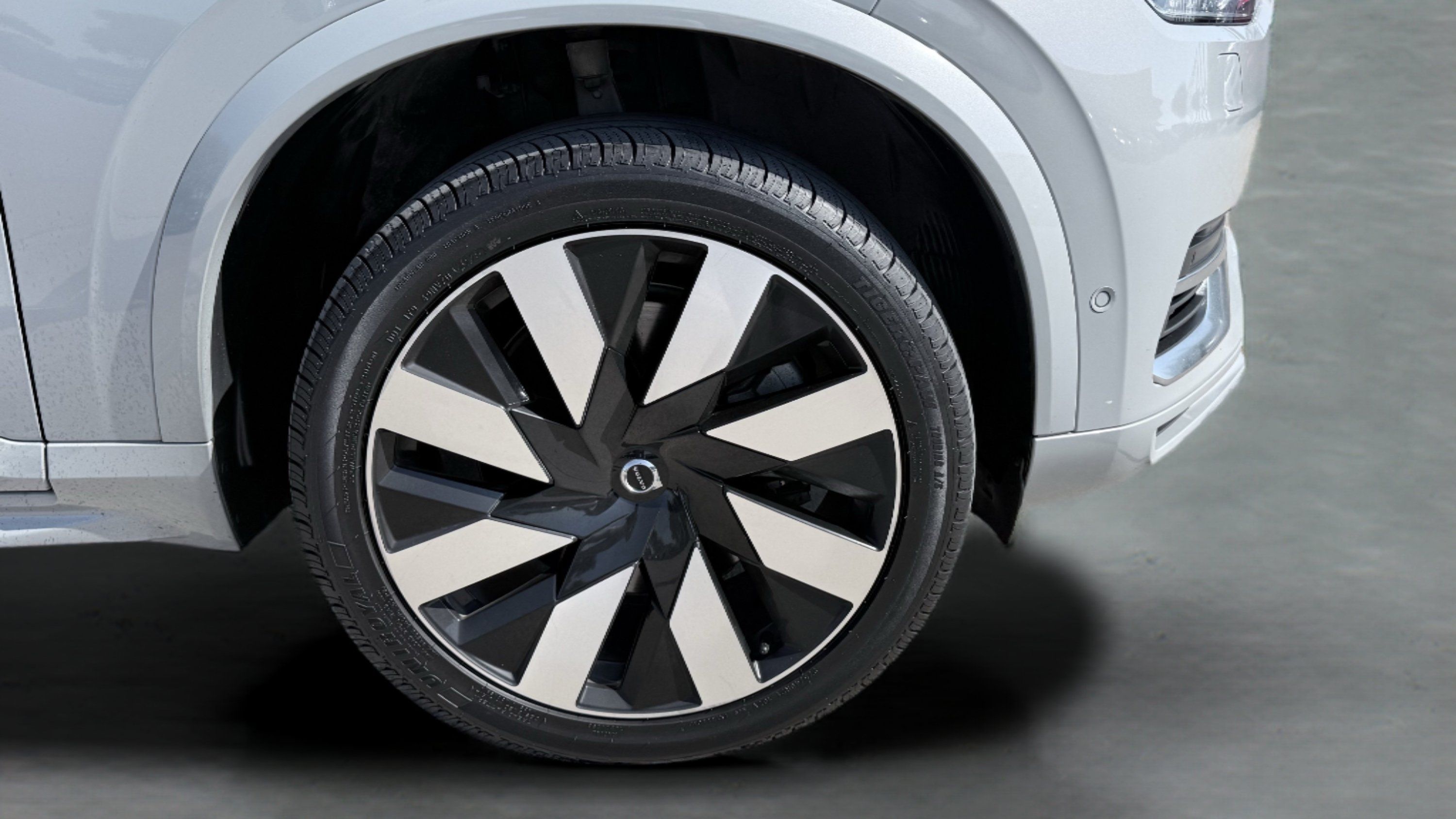 Used 2024 Volvo XC90 T8 Plus w/ Protection Package Premier AWD/4WD image 10