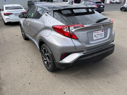 Used 2020 Toyota C-HR XLE FWD image 5