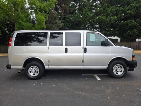 Used 2019 Chevrolet Express 2500 LS w/ Driver Convenience Package RWD image 7