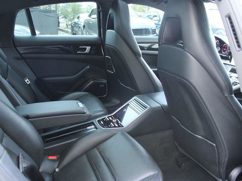 Used 2018 Porsche Panamera 4 image 20