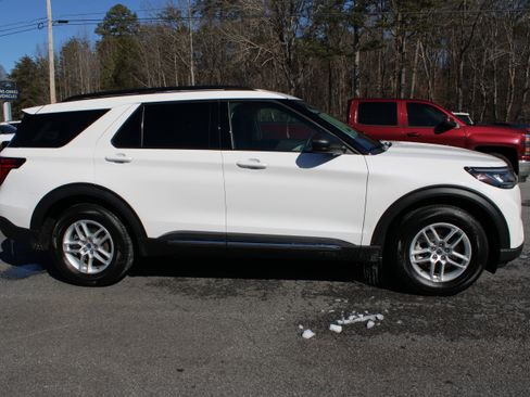 Used 2025 Ford Explorer Active image 5