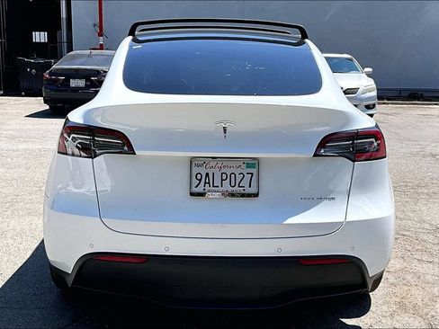Used 2022 Tesla Model Y Long Range AWD/4WD image 5