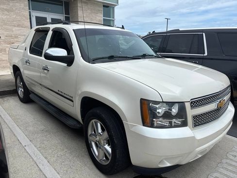 Used 2013 Chevrolet Avalanche LTZ RWD image 3