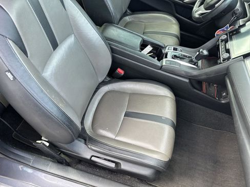 Used 2018 Honda Civic Touring image 17