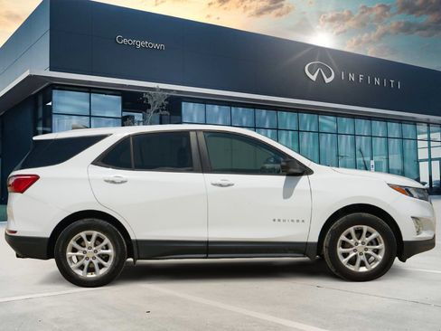 Used 2020 Chevrolet Equinox LS w/ LS Convenience Package AWD/4WD image 4
