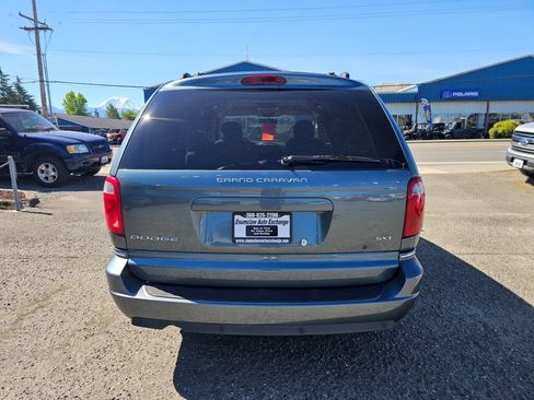 Used 2005 Dodge Grand Caravan SXT w/ Premium Group FWD image 6