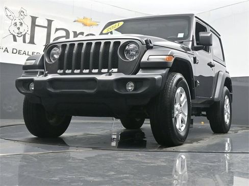 Used 2021 Jeep Wrangler Sport image 4