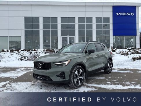 Used 2023 Volvo XC40 B5 Plus w/ Protection Package Premier image 1