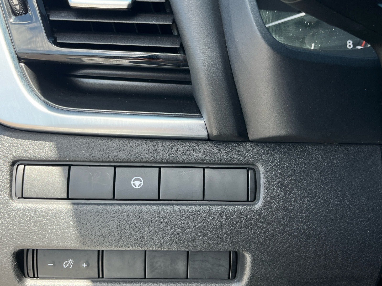 Used 2022 Nissan Rogue SV AWD/4WD image 28
