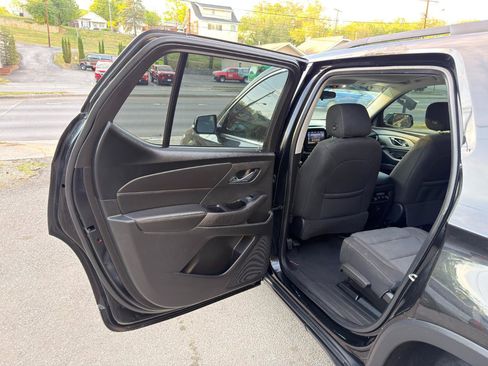 Used 2020 Chevrolet Traverse LT image 13