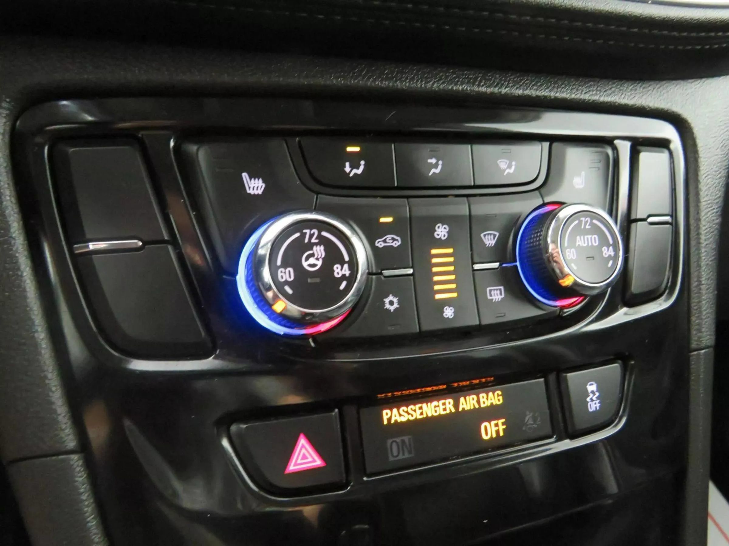 Used 2020 Buick Encore Essence AWD/4WD image 22