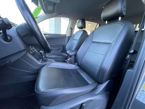 Used 2018 Volkswagen Tiguan SE w/ 18" Alloy Wheels Package AWD/4WD image 13