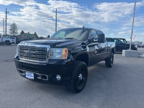 Used 2011 GMC Sierra 2500 Denali w/ Suspension Package, Off-Road AWD/4WD image 3